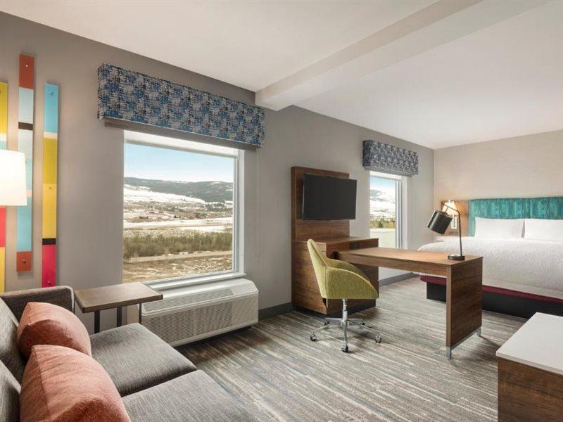 Hampton Inn & Suites Kelowna, British Columbia, Canada Exterior photo